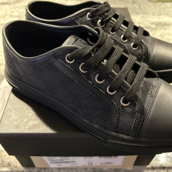 Gucci Sneakers- NEW - Picture 3 of 7